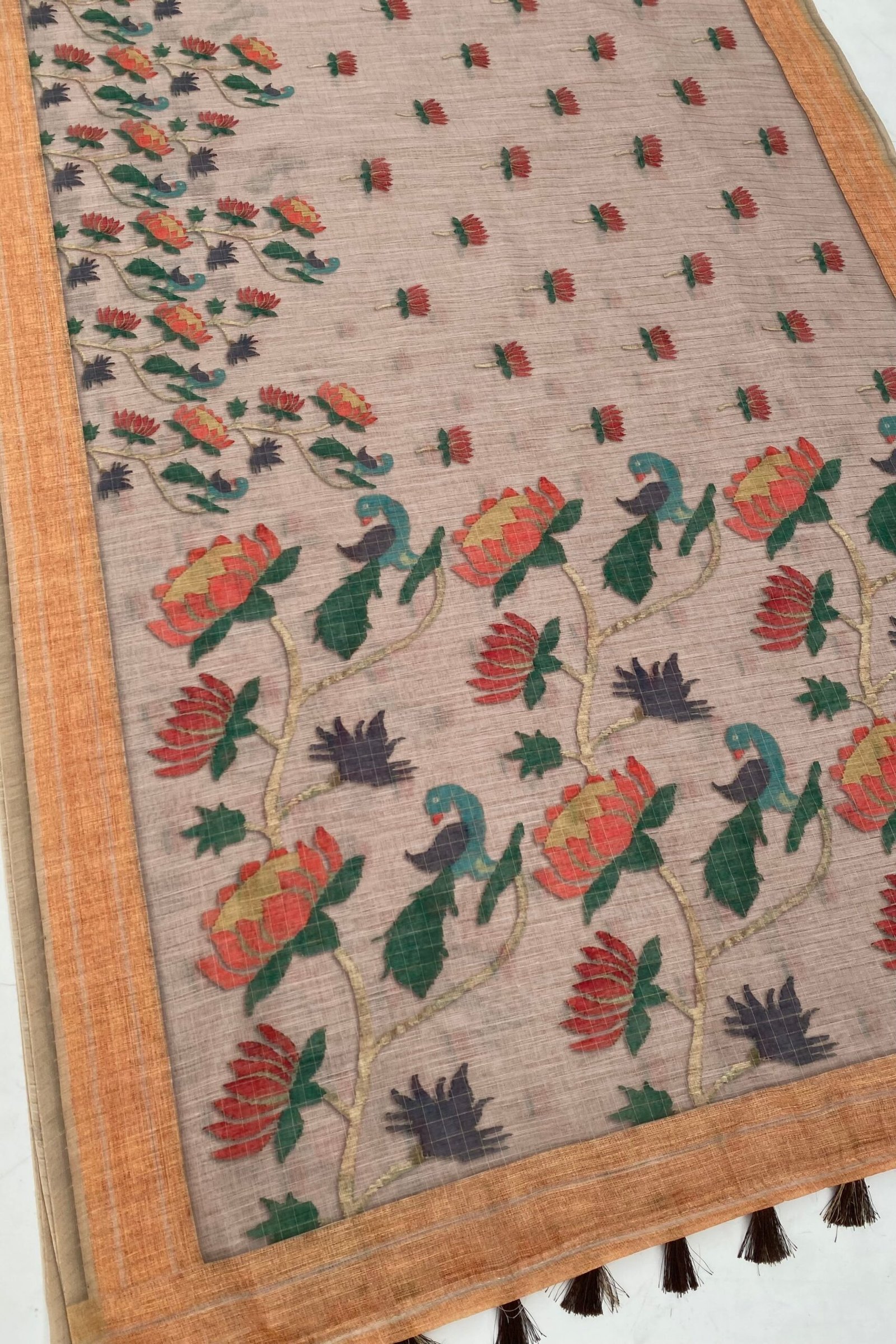 Elegant Kamal Pushp Linen Saree for Timeless Style - Image 2