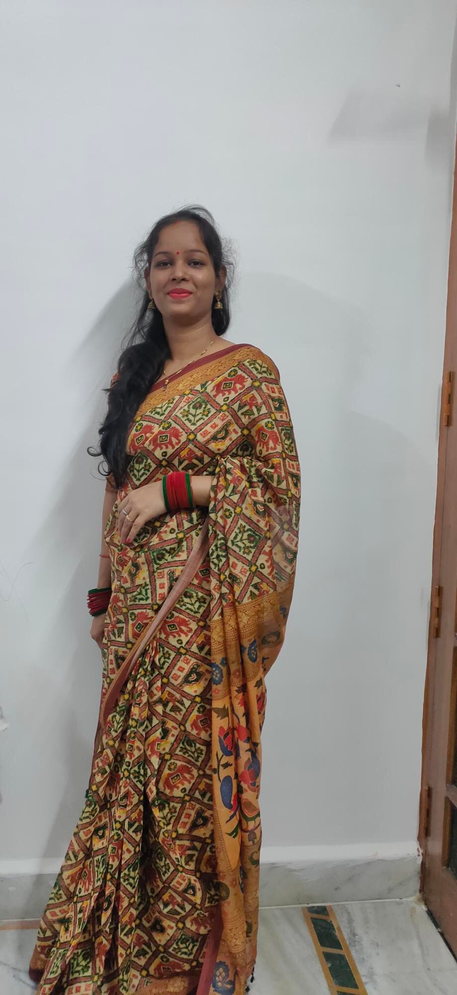 Elegant Beige Patola Saree for Timeless Charm - Image 5