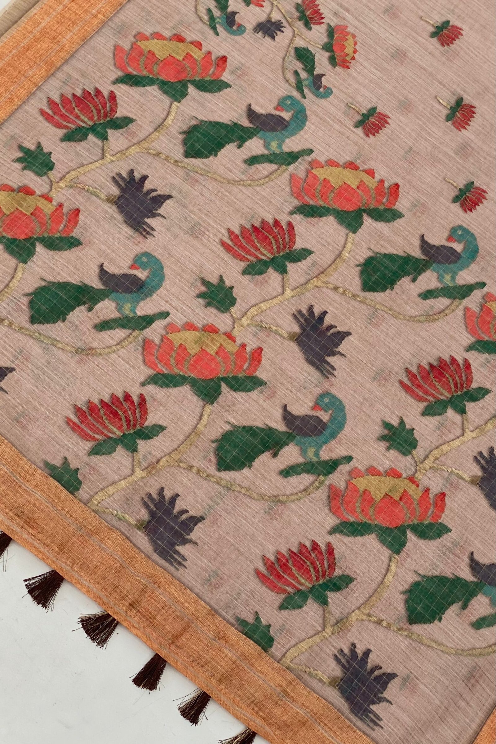 Elegant Kamal Pushp Linen Saree for Timeless Style - Image 3