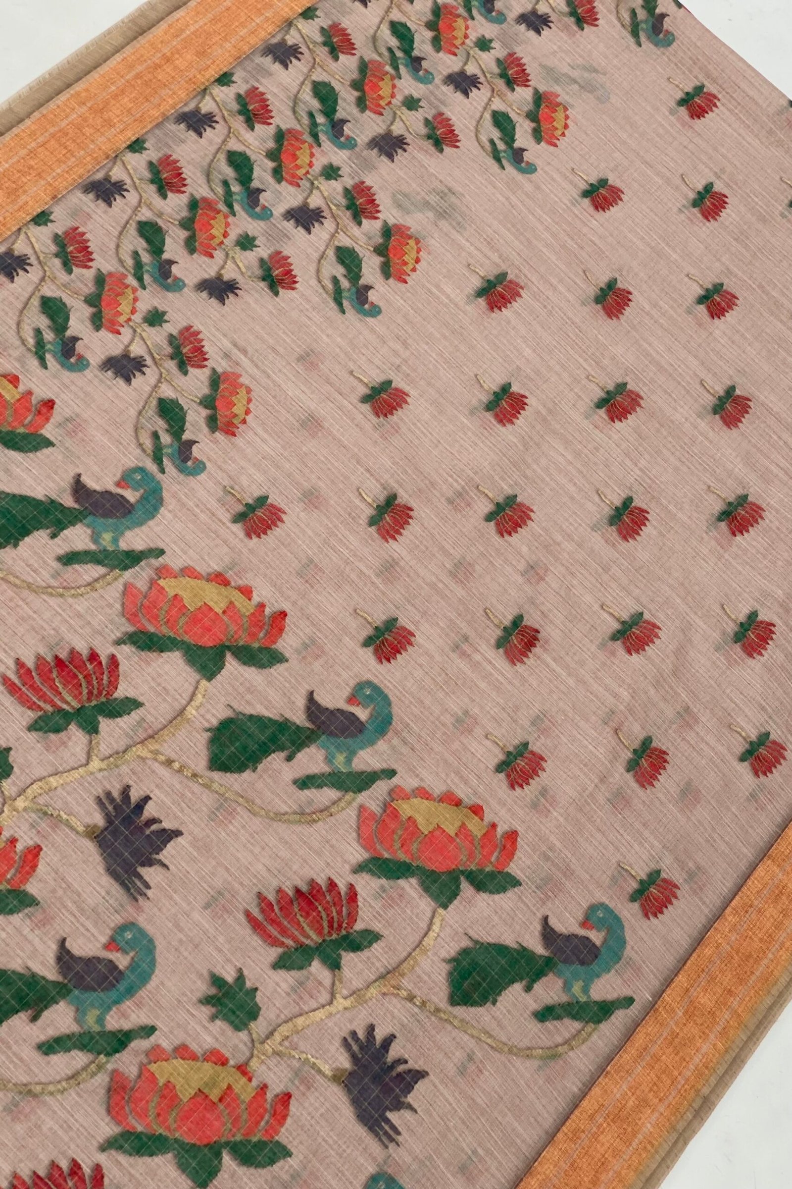 Elegant Kamal Pushp Linen Saree for Timeless Style - Image 4