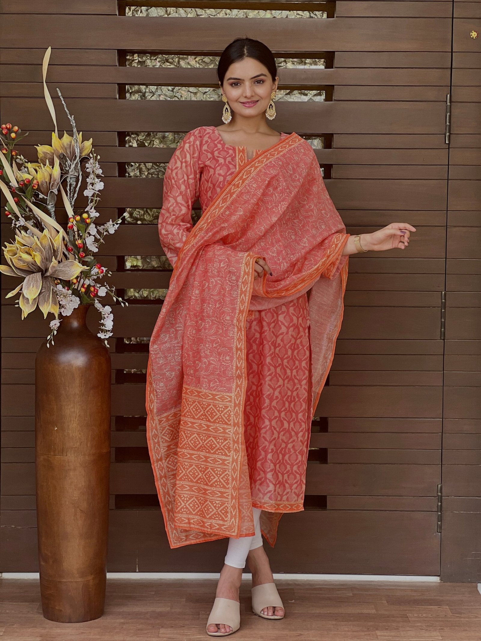 Elegant Peach Gaurika Dupatta for Timeless Style - Image 2