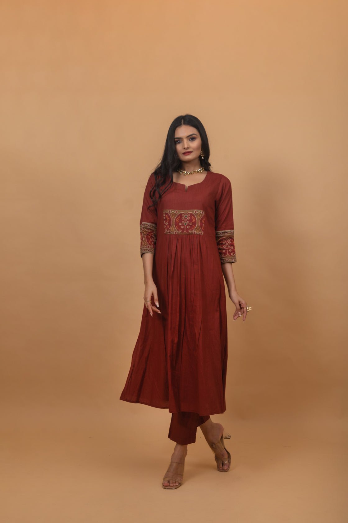 Elegantly Crafted Maroon Kumud Pichwai Suit Set - Image 2