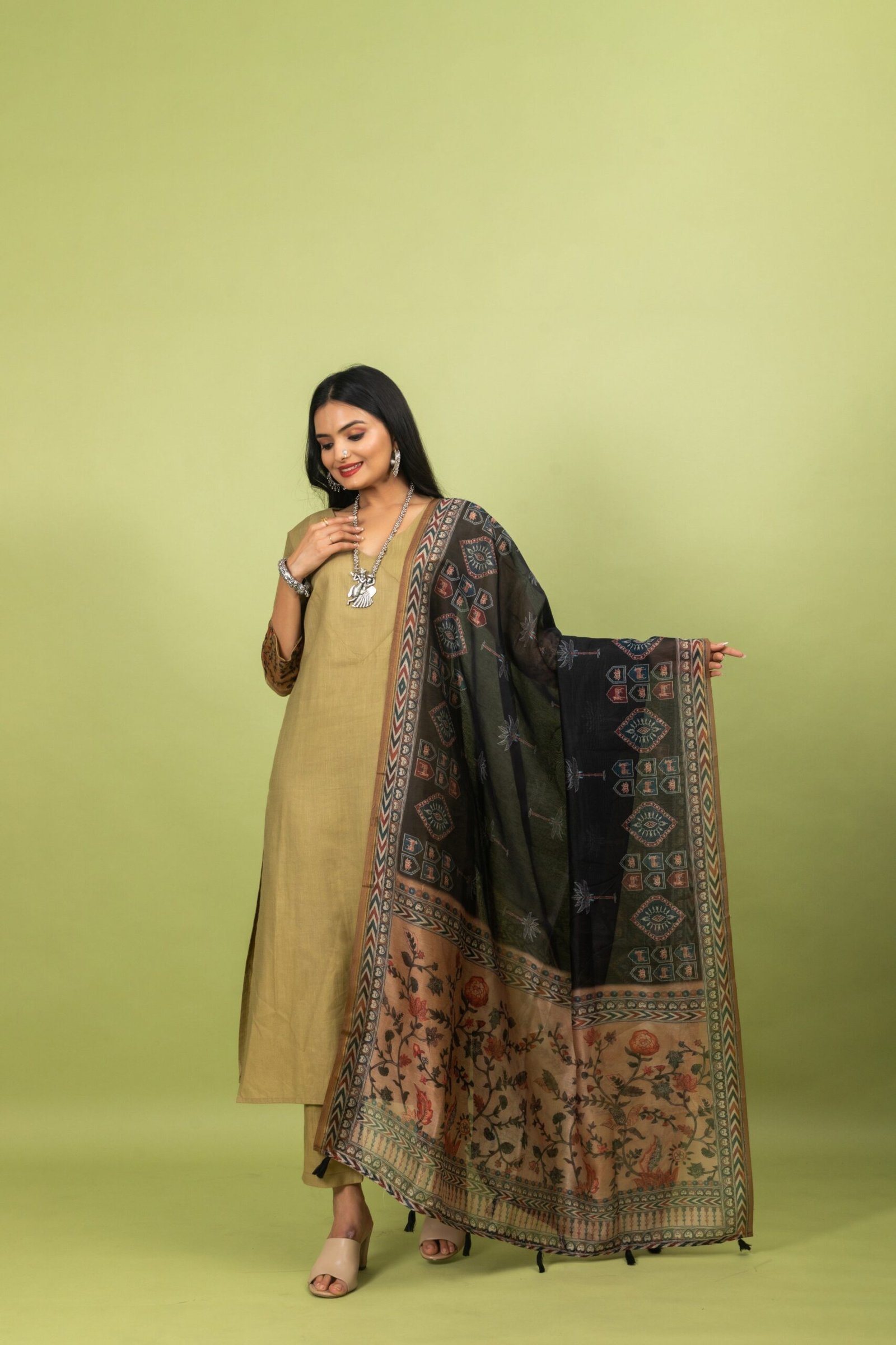 Elegant Geetika Suit Ensemble