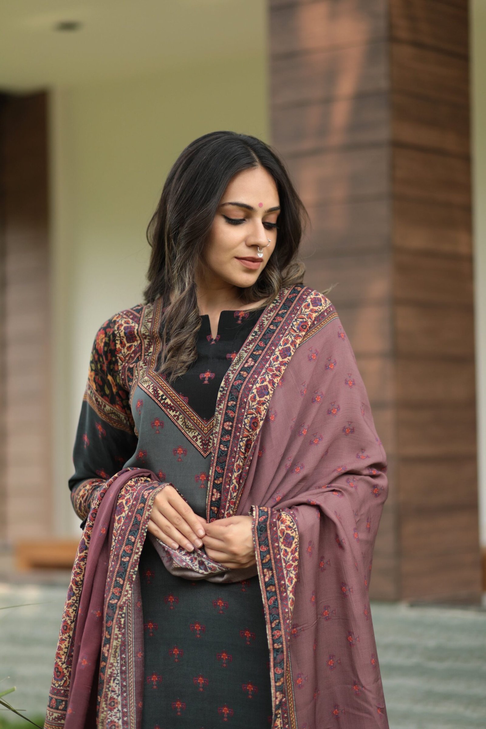 Stylish Grey Three-Piece Set with Trendy Placement Print - Image 3