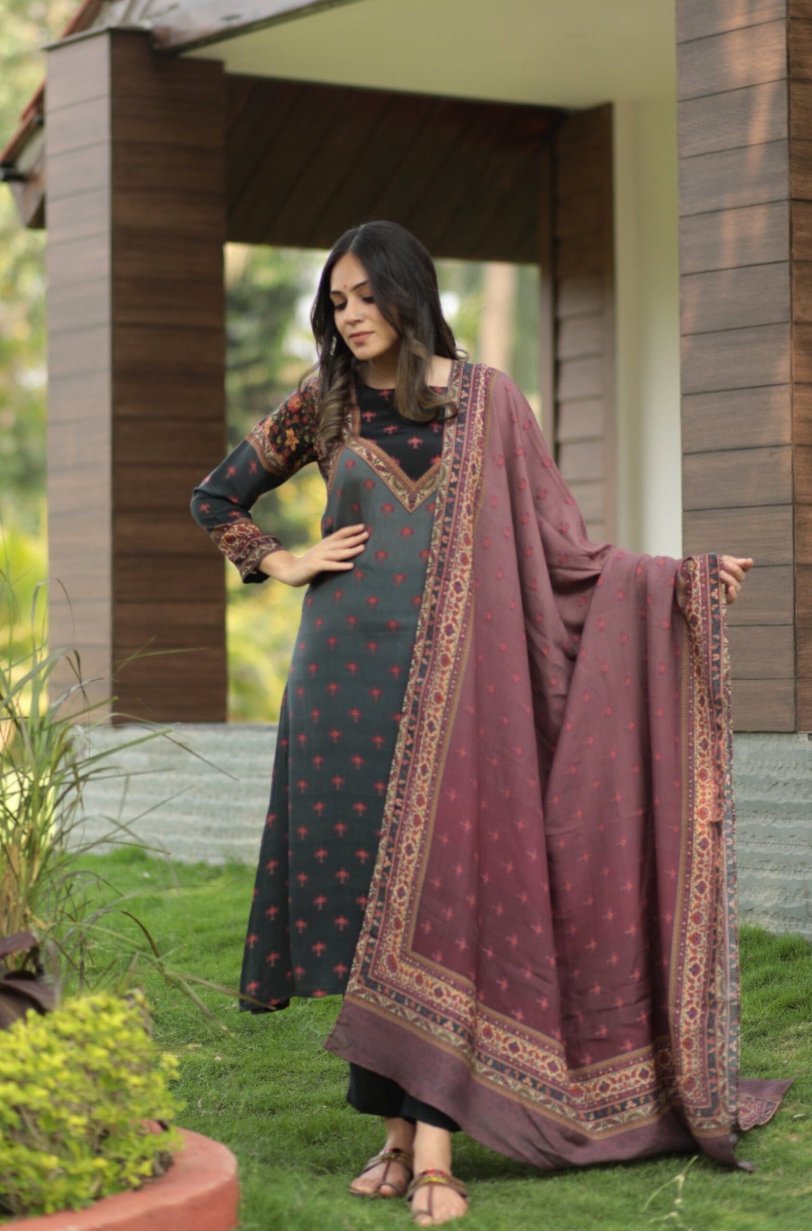 Stylish Grey Three-Piece Set with Trendy Placement Print - Image 4