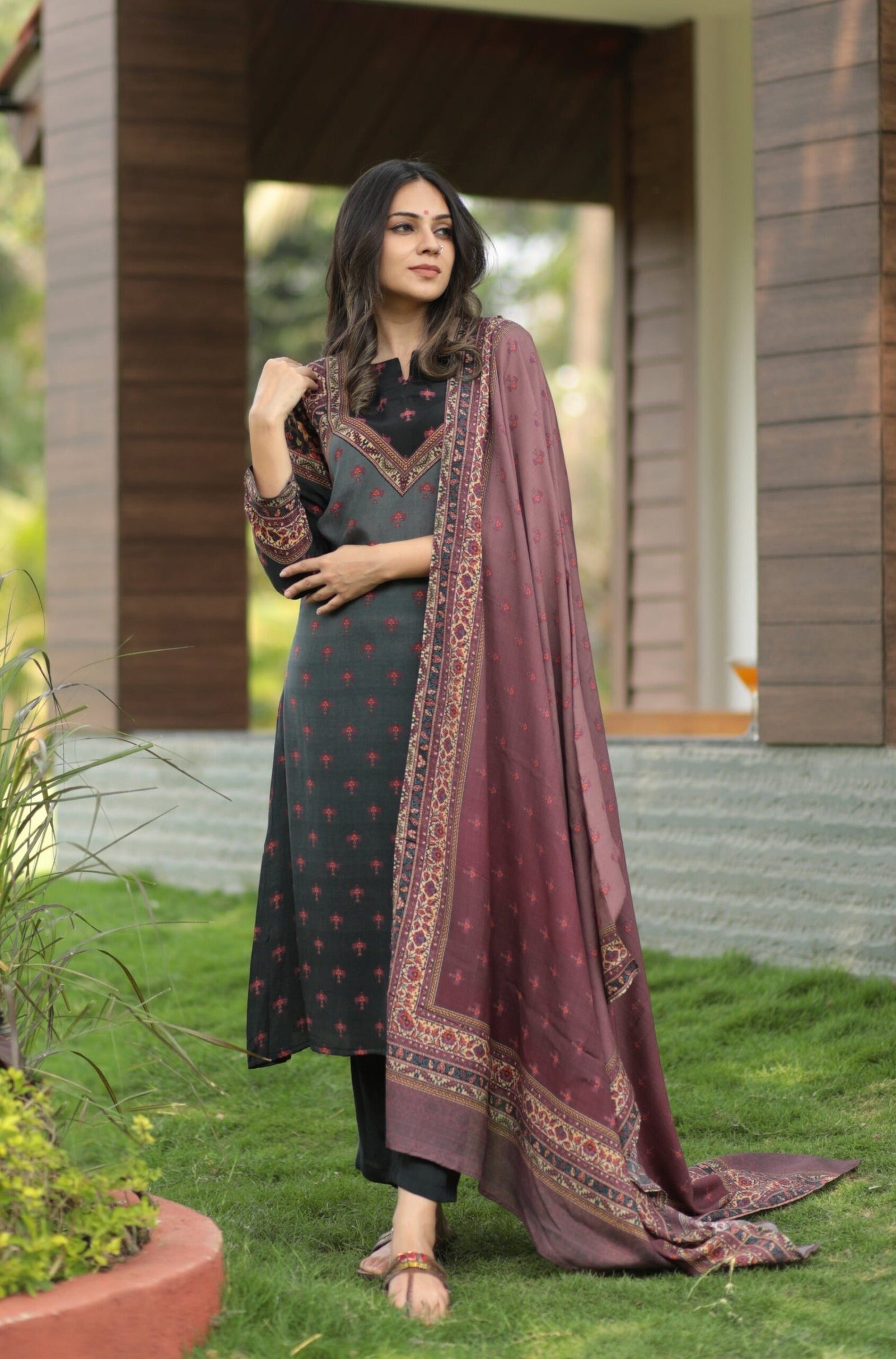 Stylish Grey Three-Piece Set with Trendy Placement Print