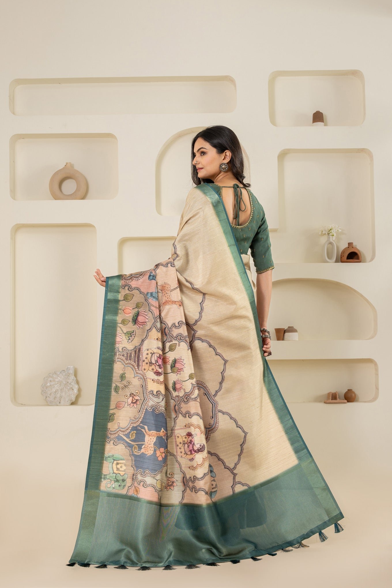 Elegantly Woven Rajkala Classic Motif Saree - Image 5