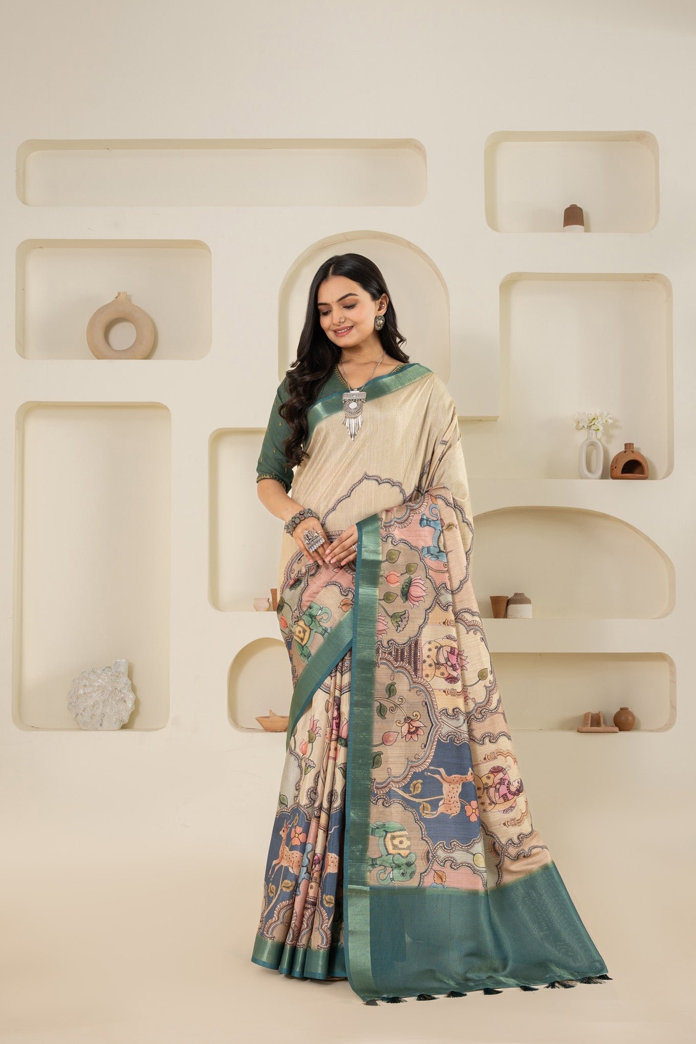 Elegantly Woven Rajkala Classic Motif Saree - Image 3
