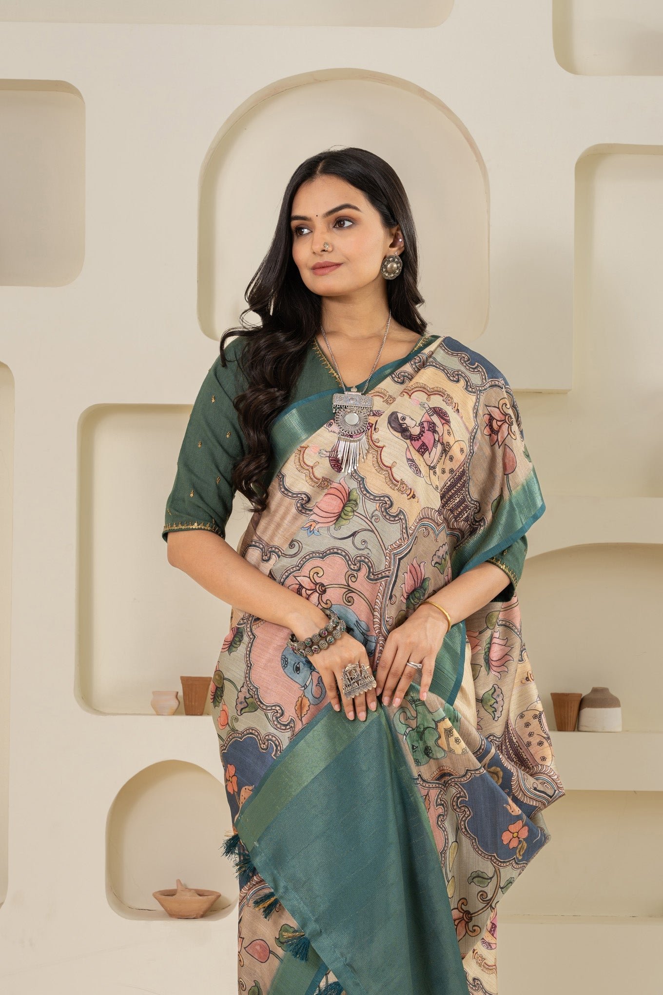 Elegantly Woven Rajkala Classic Motif Saree - Image 2