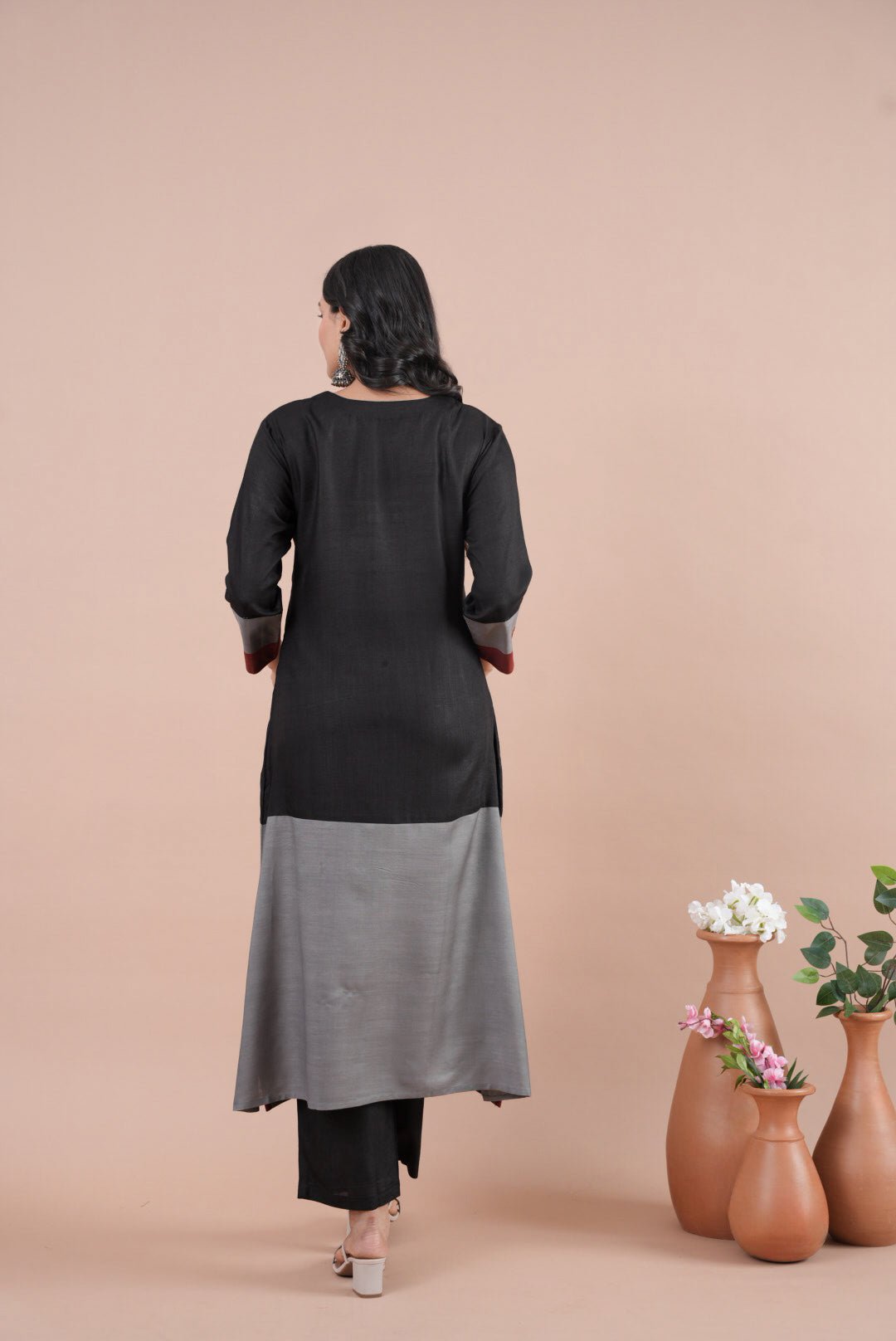 Elegant Jacqueline V-Neck Pleated Black Kurta Ensemble - Image 4