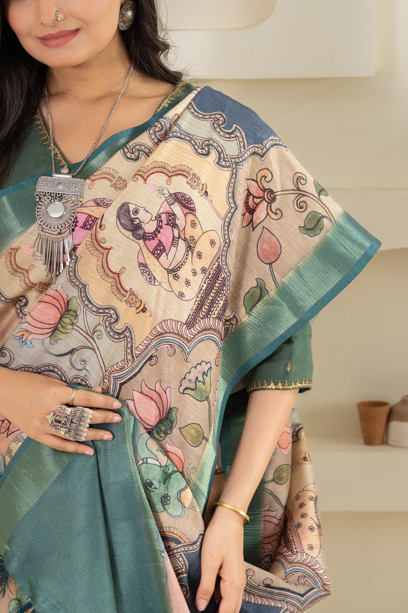 Elegantly Woven Rajkala Classic Motif Saree - Image 4
