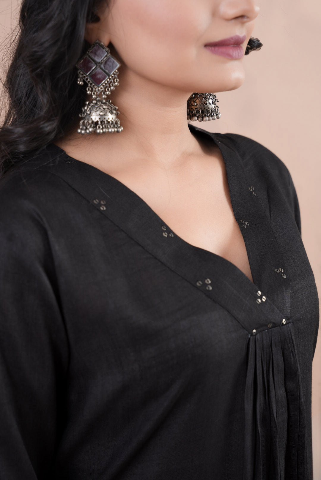 Elegant Jacqueline V-Neck Pleated Black Kurta Ensemble - Image 5