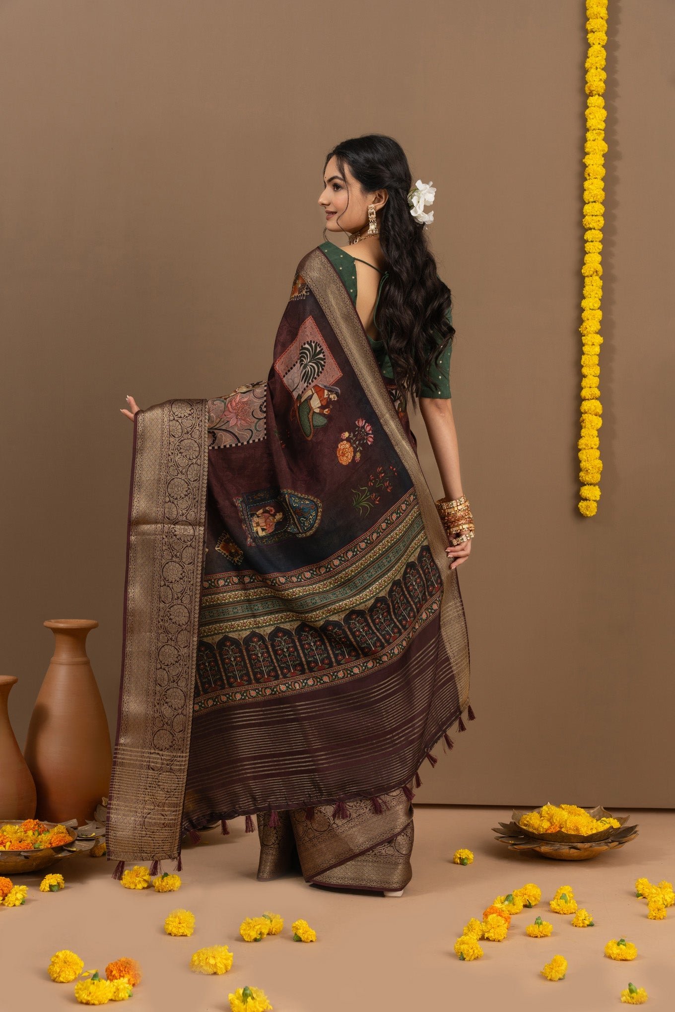 Exquisite Tanvi Traditional Saree - Image 3