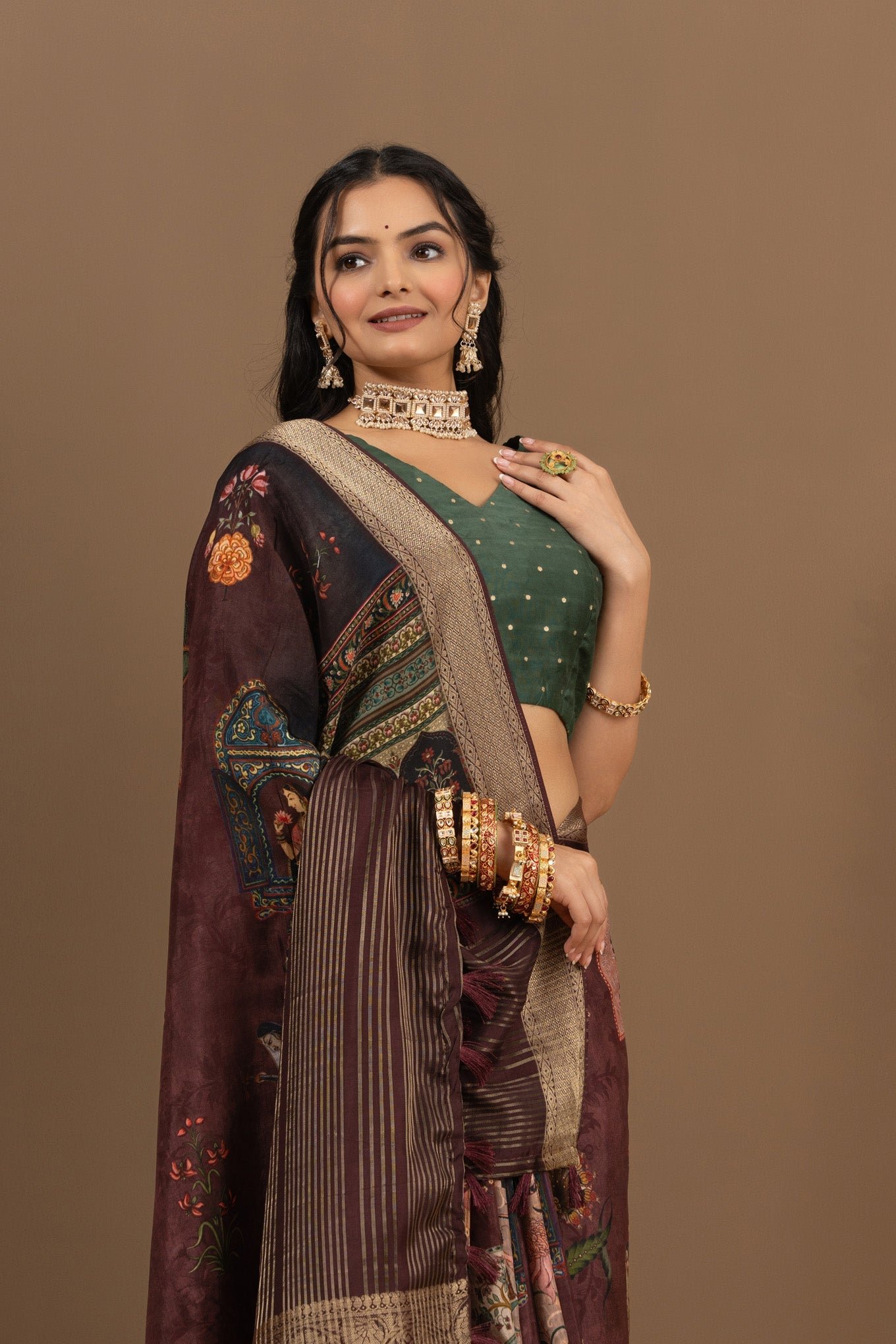 Exquisite Tanvi Traditional Saree - Image 2