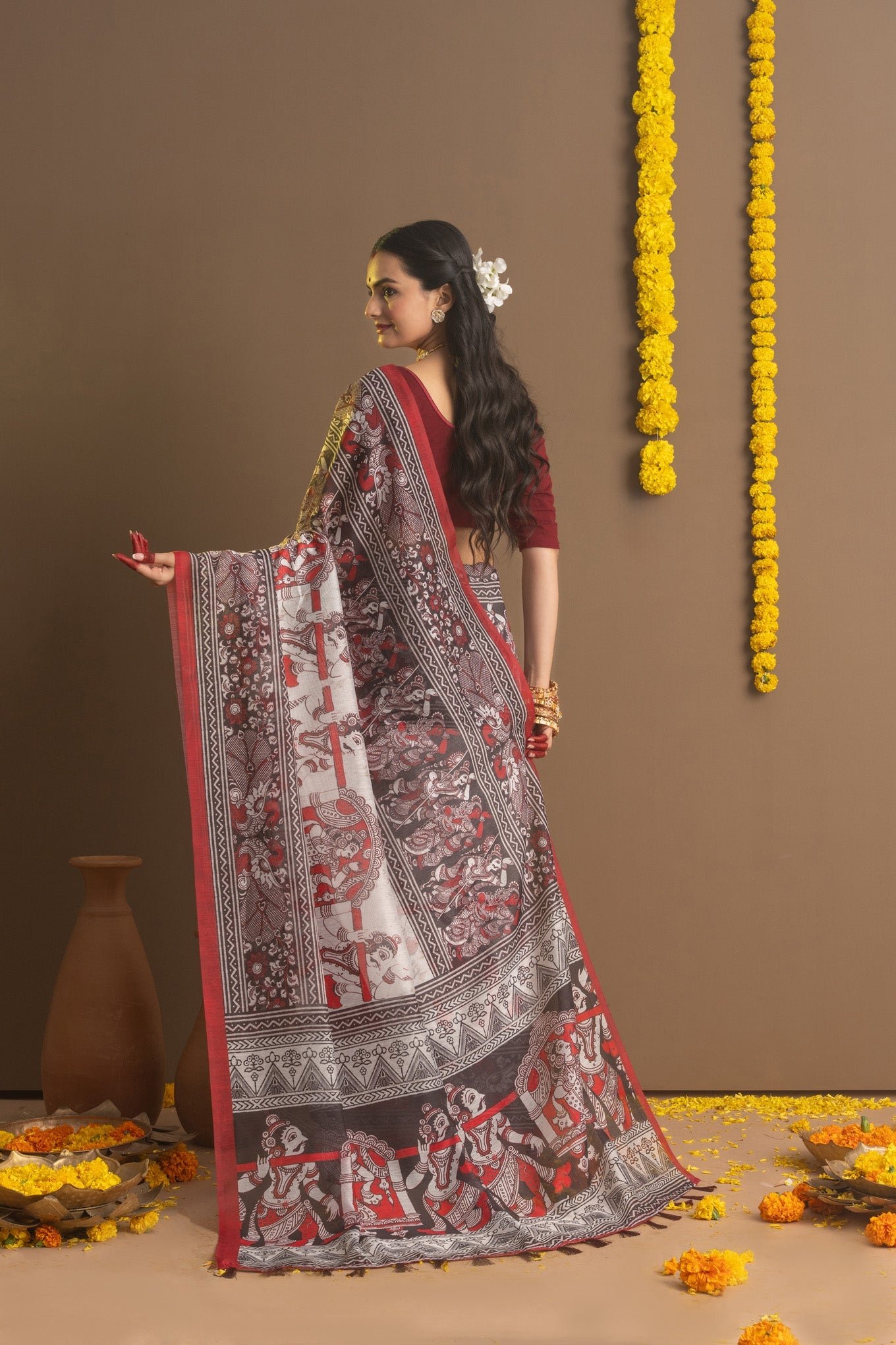 Enchanting BishnuPriya Divine Saree - Image 3