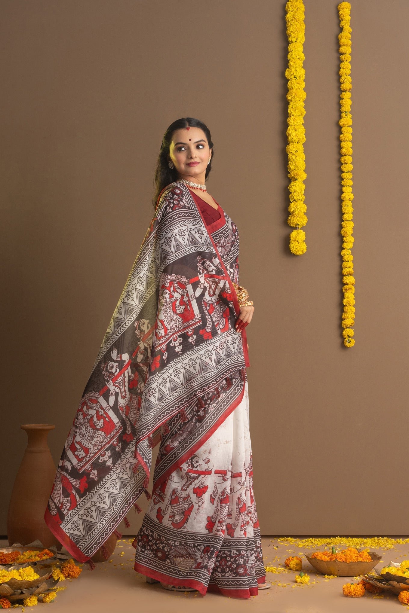 Enchanting BishnuPriya Divine Saree - Image 5