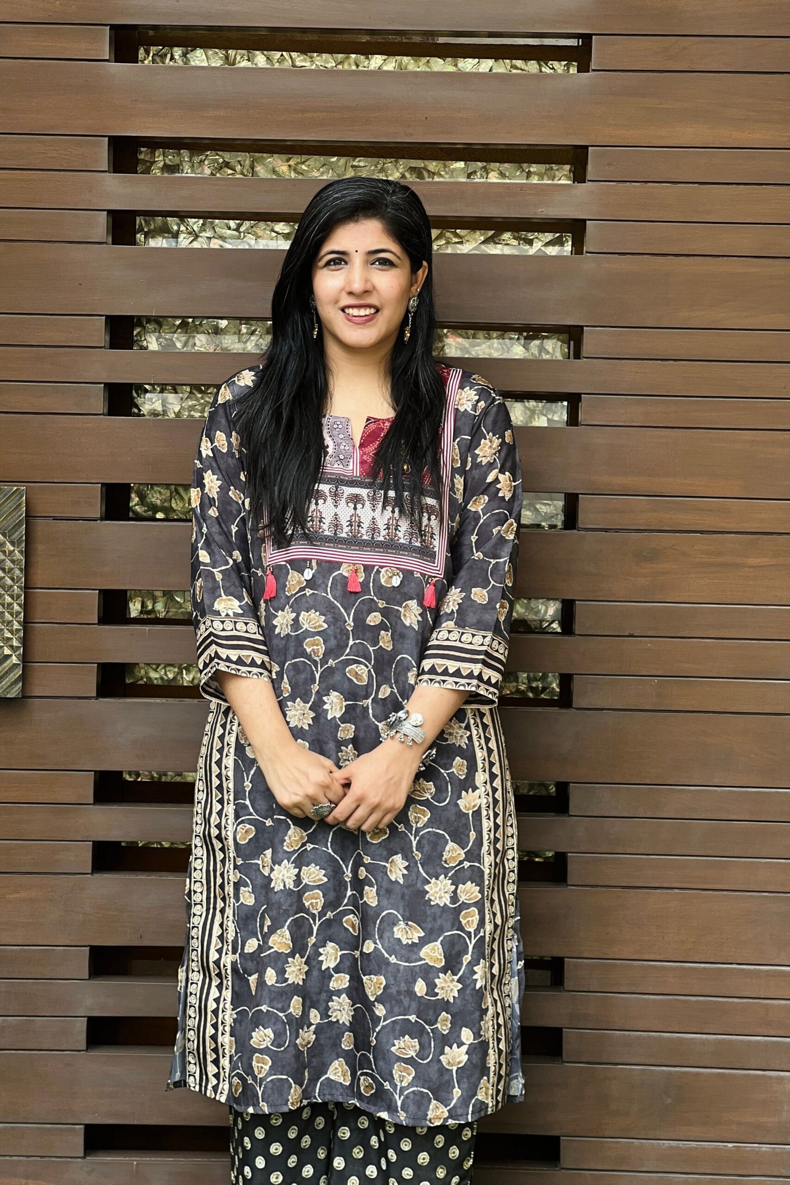 Elegant Charcoal Kalamkari Kurta Set with Charming Details - Image 4