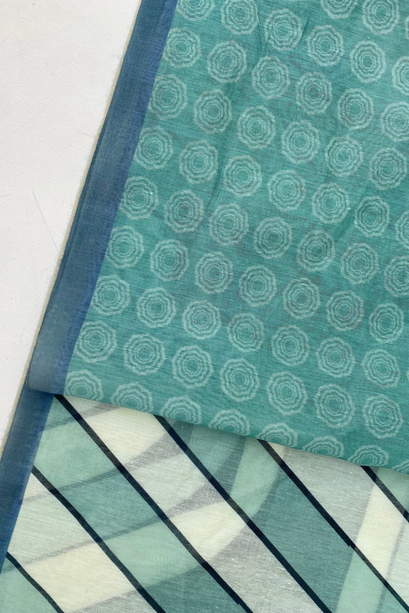 Elegant Pravalika Gopi Striped Saree for Timeless Charm - Image 7