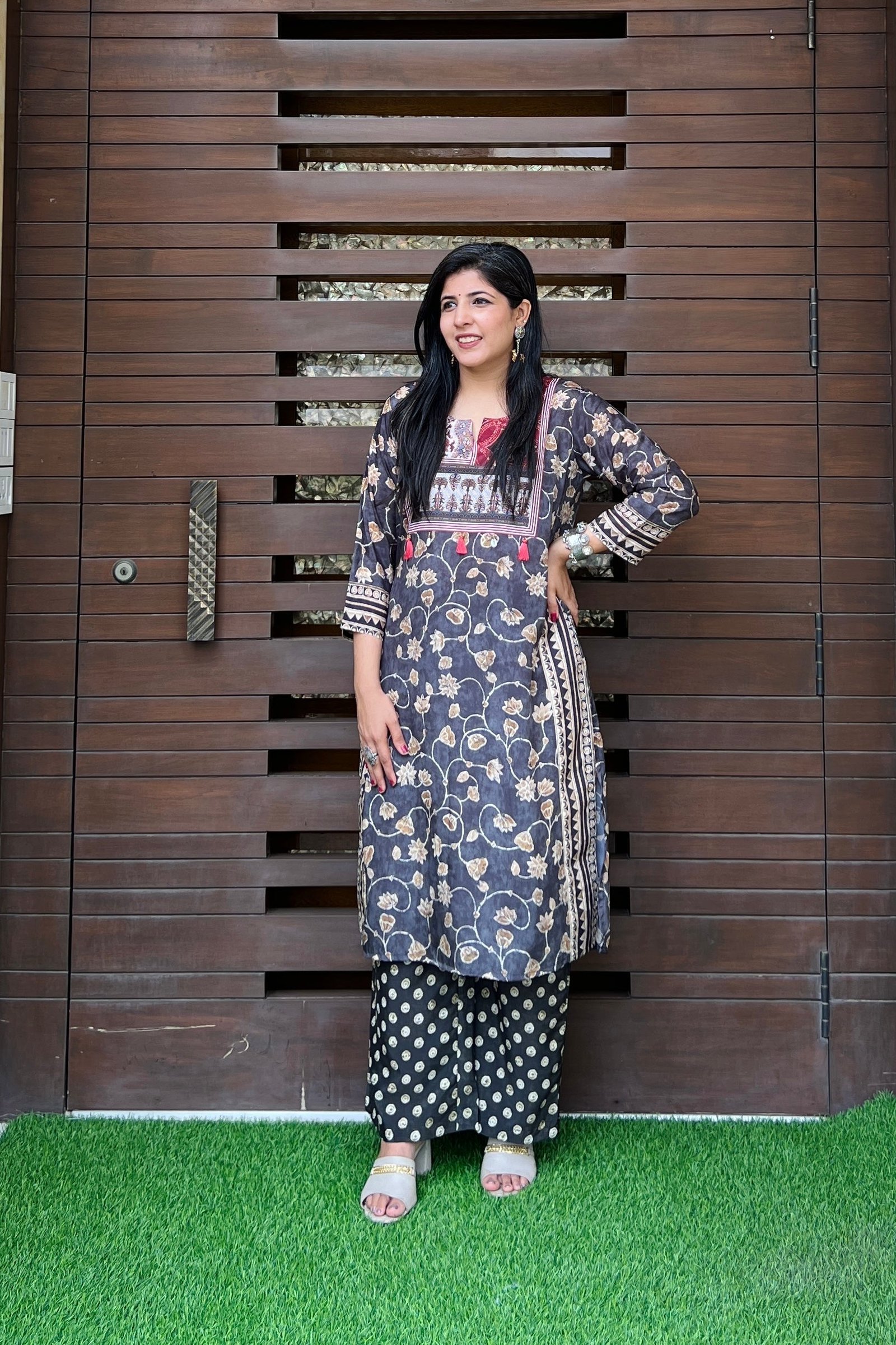 Elegant Charcoal Kalamkari Kurta Set with Charming Details - Image 6