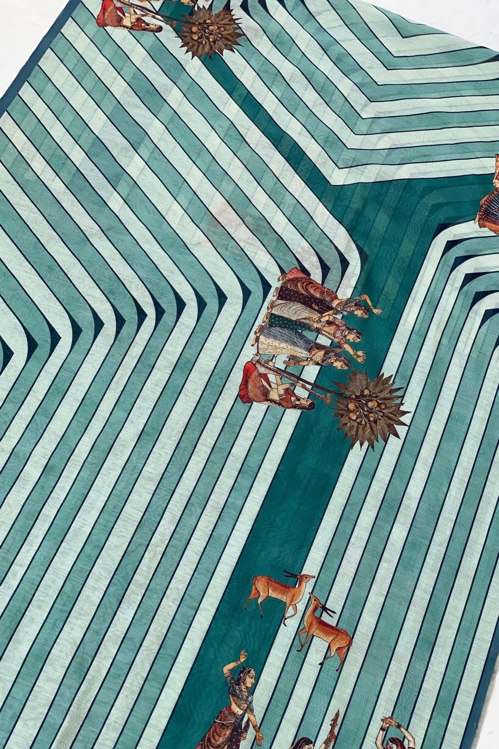 Elegant Pravalika Gopi Striped Saree for Timeless Charm - Image 6