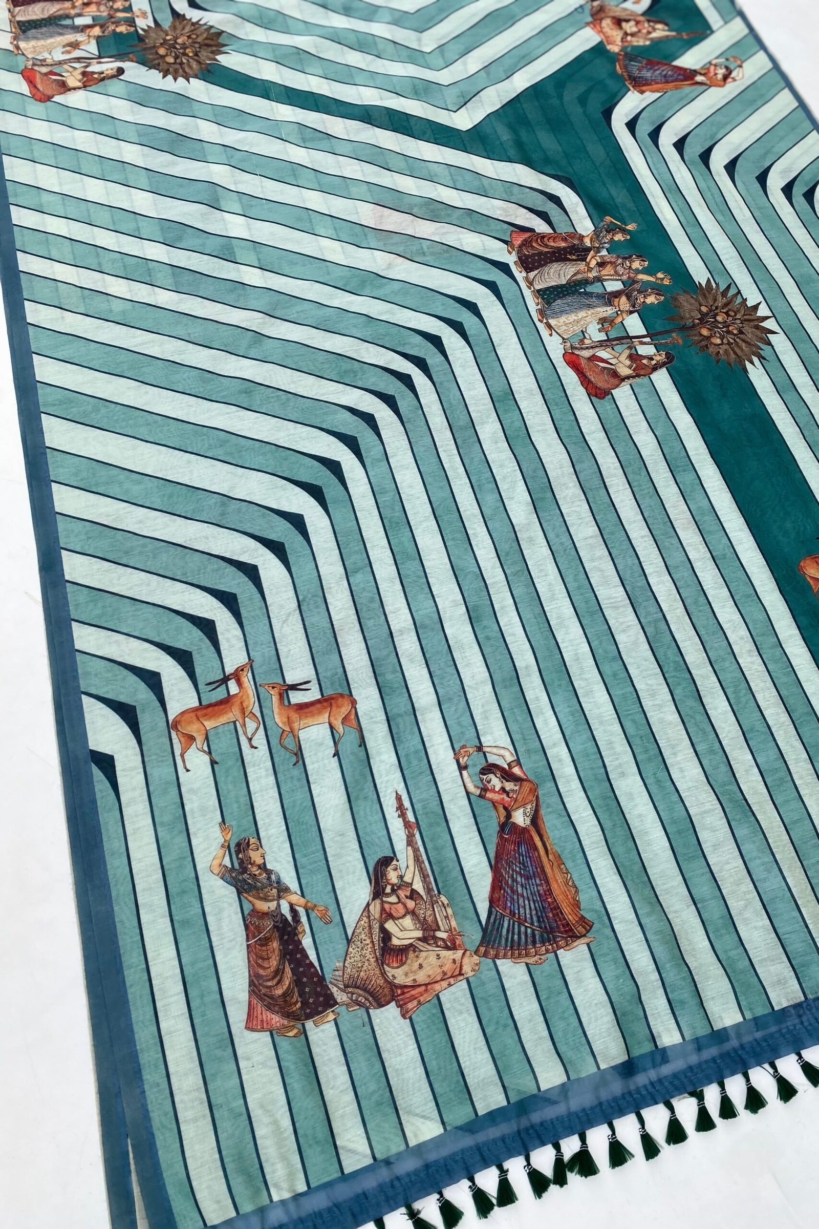 Elegant Pravalika Gopi Striped Saree for Timeless Charm - Image 2