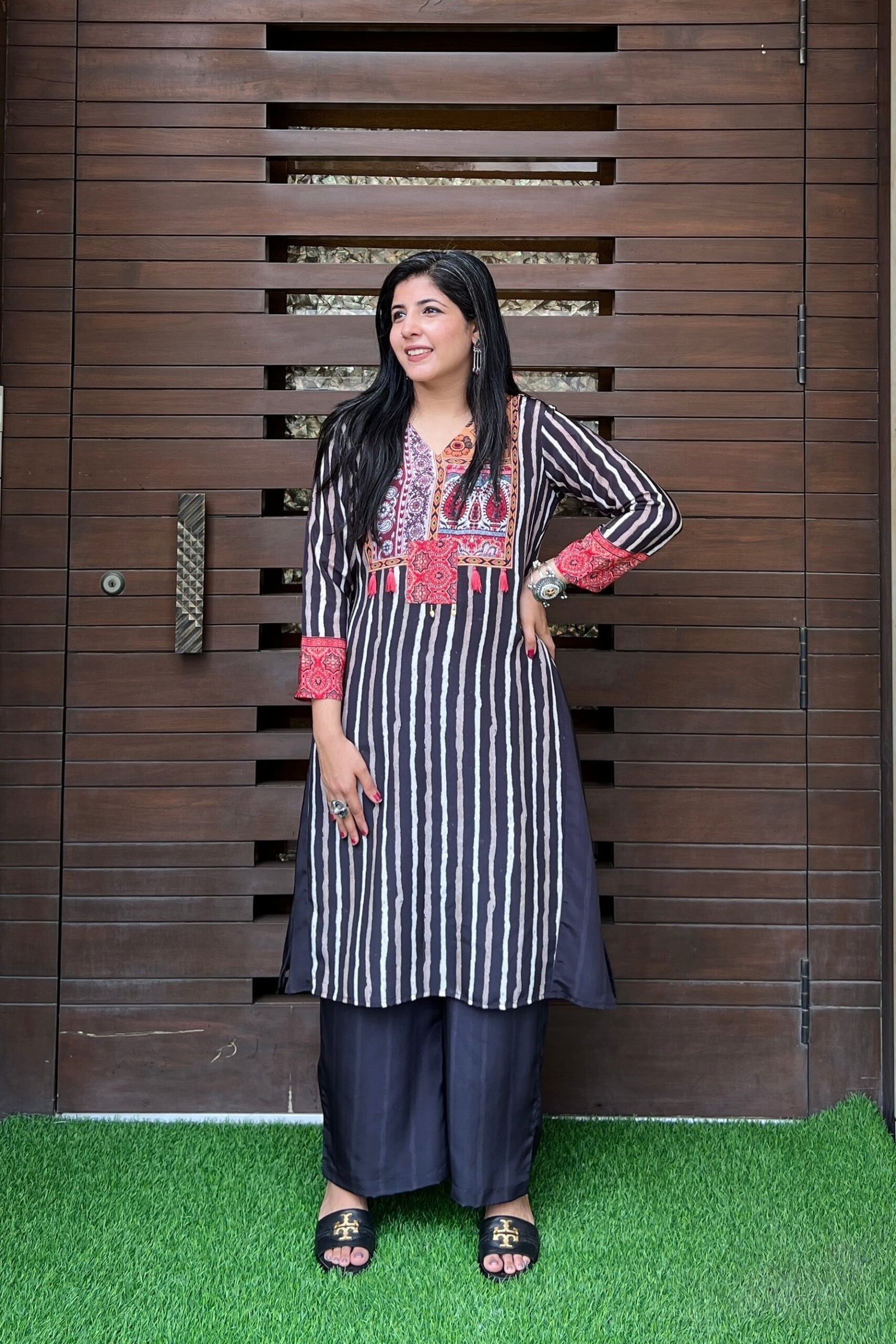 Elegant Black Shadow Kurta Ensemble - Image 6
