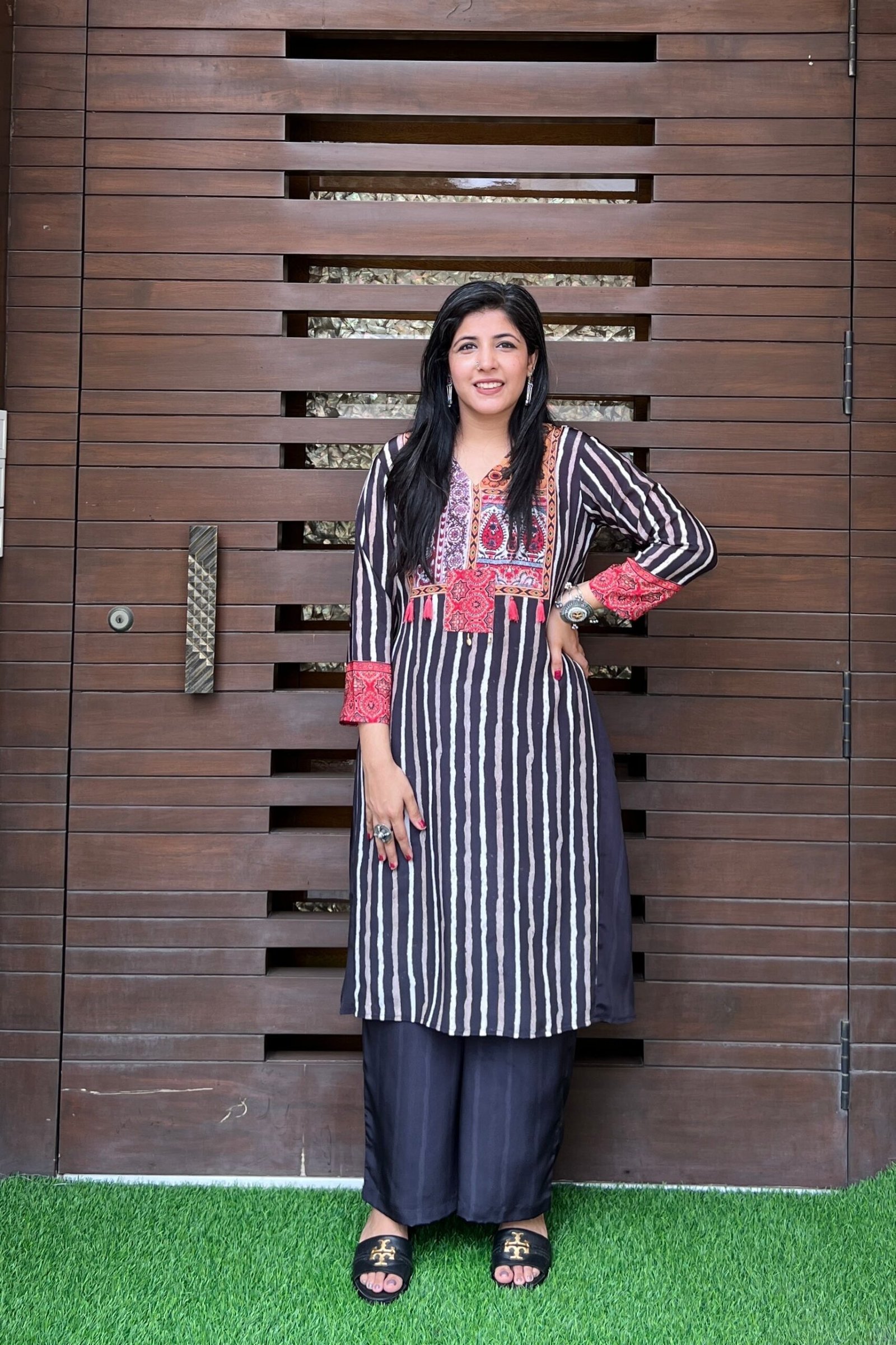 Elegant Black Shadow Kurta Ensemble - Image 4