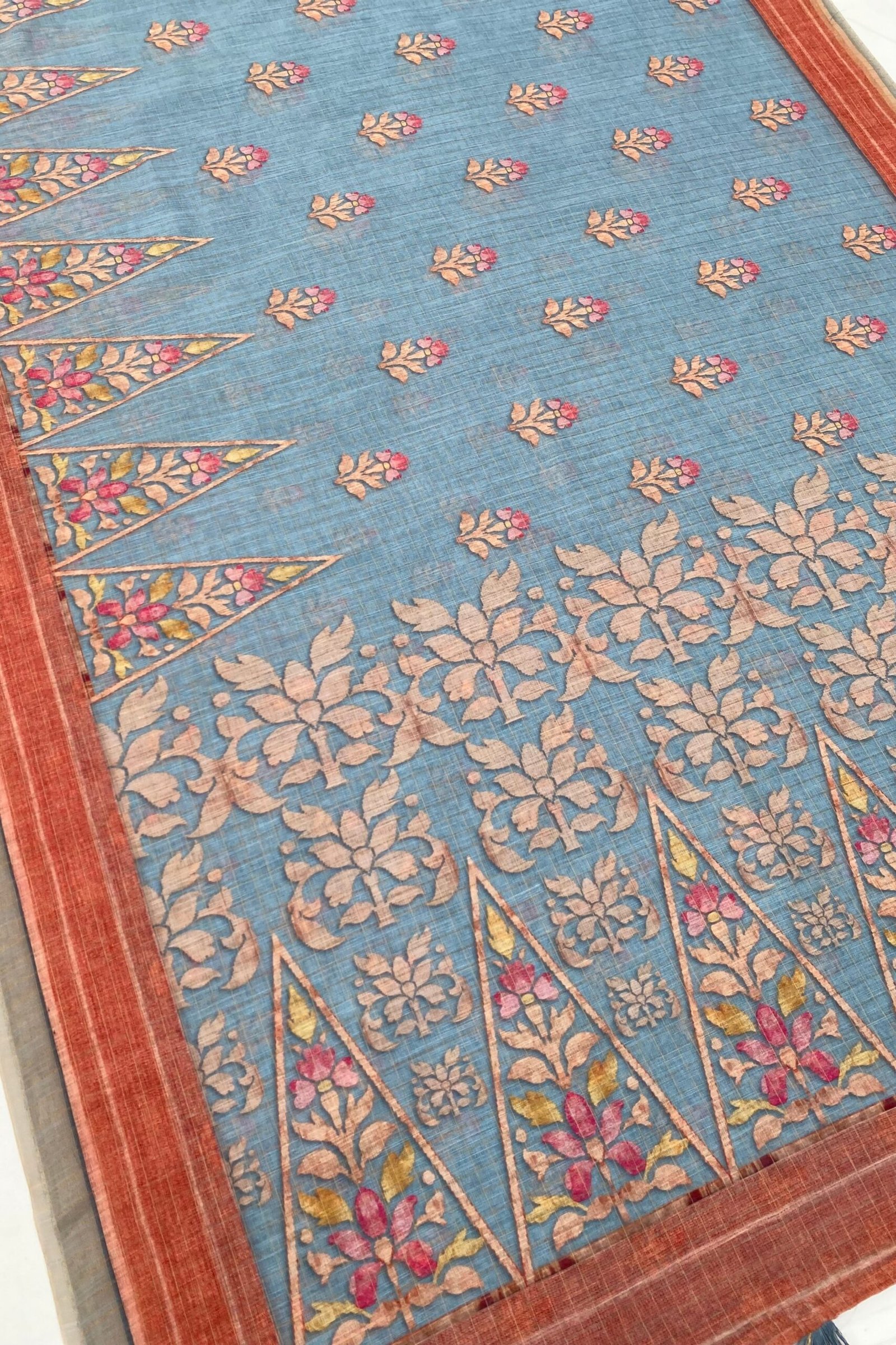 Elegantly Styled Padmashree Linen Saree - Image 2