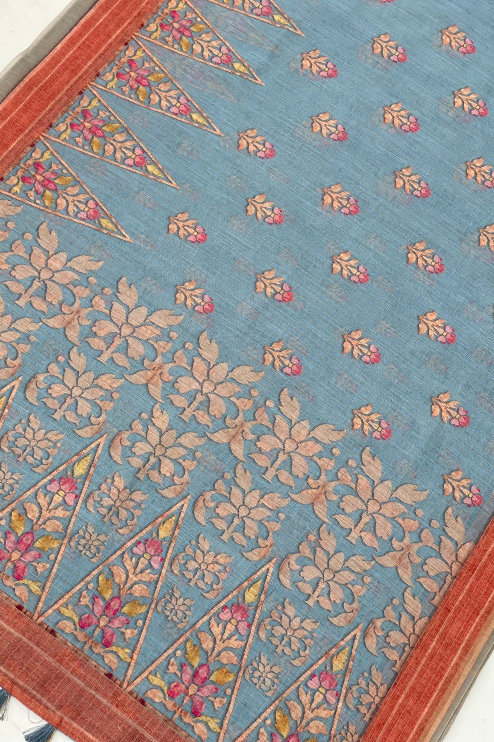 Elegantly Styled Padmashree Linen Saree - Image 4