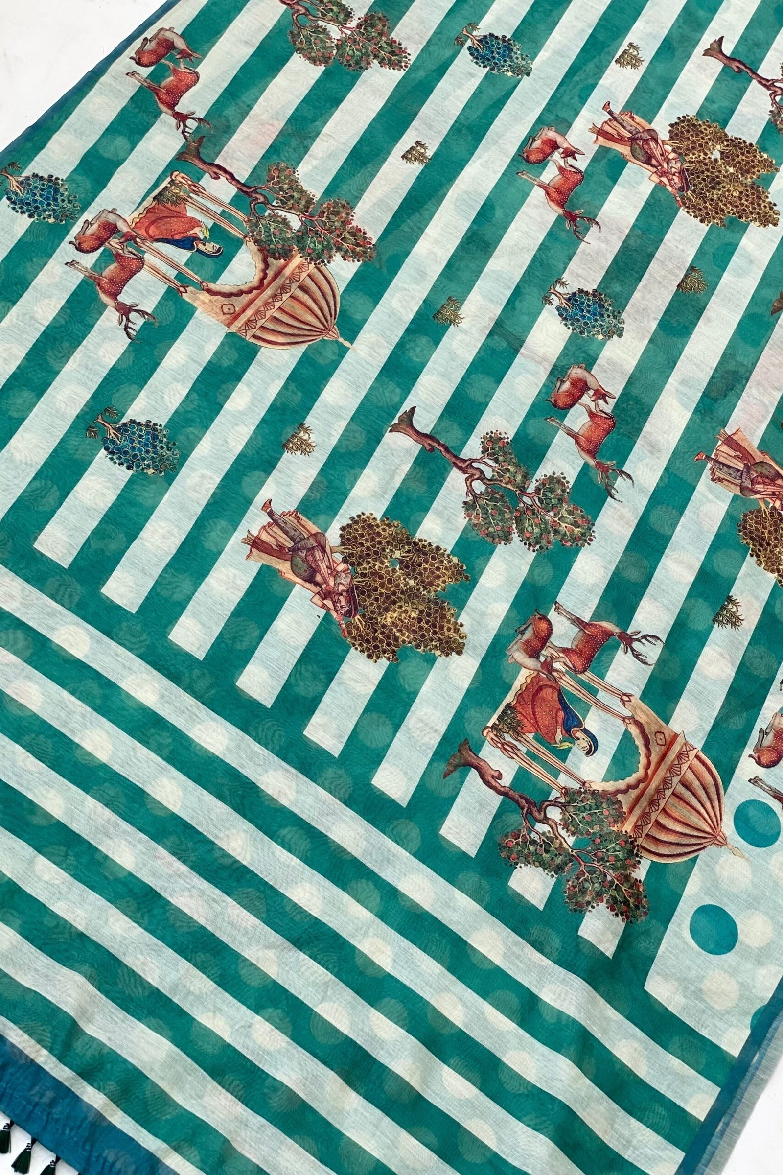 Stylish Jiya Polka-Stripe Fusion Saree - Image 6