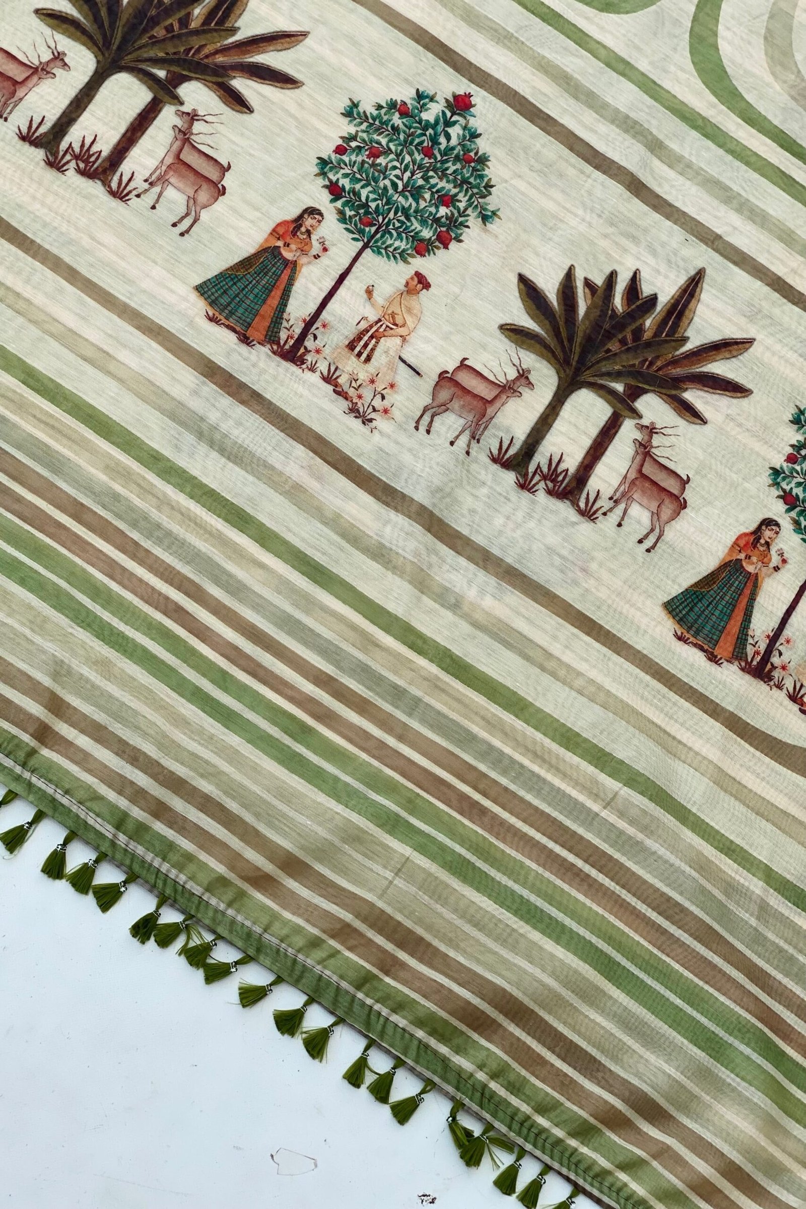 Elegantly Crafted Vasudha Vaatika Saree - Image 4