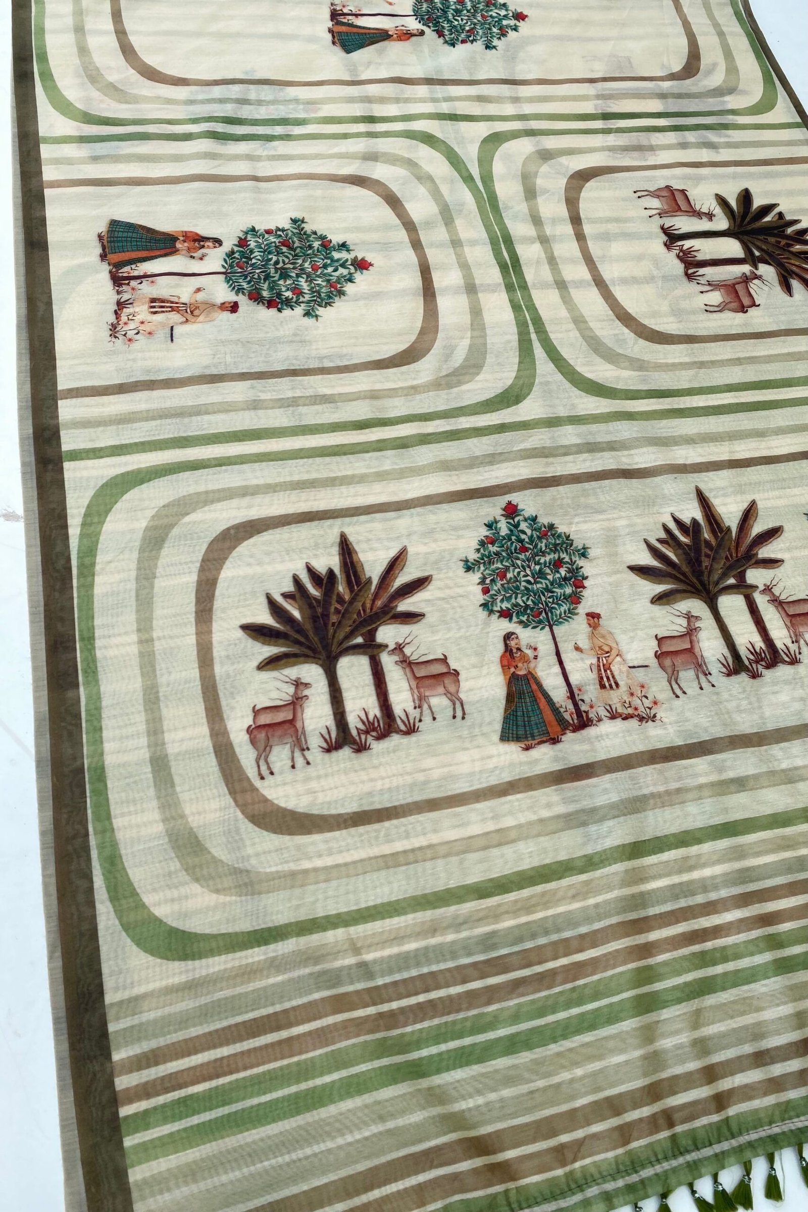 Elegantly Crafted Vasudha Vaatika Saree - Image 2